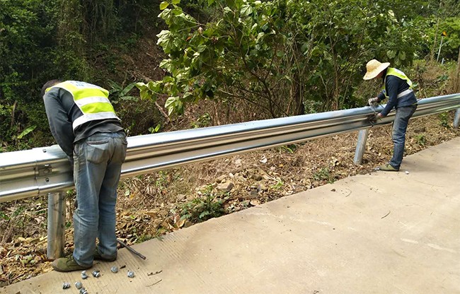盘锦高速公路护栏的定期维护与保养