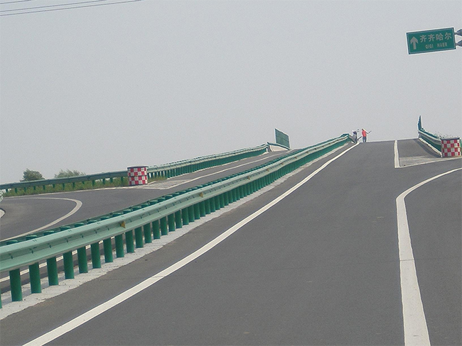盘锦高速公路护栏的材质与规格
